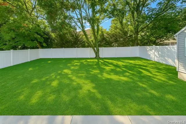 29 Avon Road, Hewlett, NY 11557 - Image #2