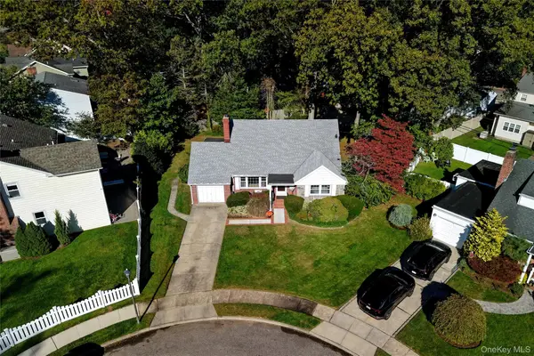 465 York Court, Rockville Centre, NY 11570