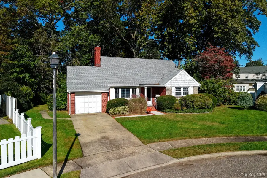 465 York Court, Rockville Centre, NY 11570 - Image #2