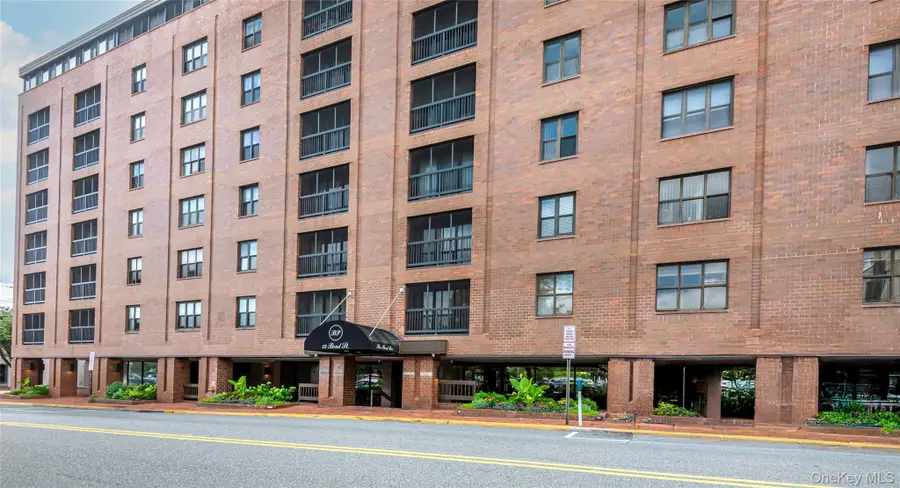 12 Bond Street #4C, Great Neck, NY 11021 - Image #2