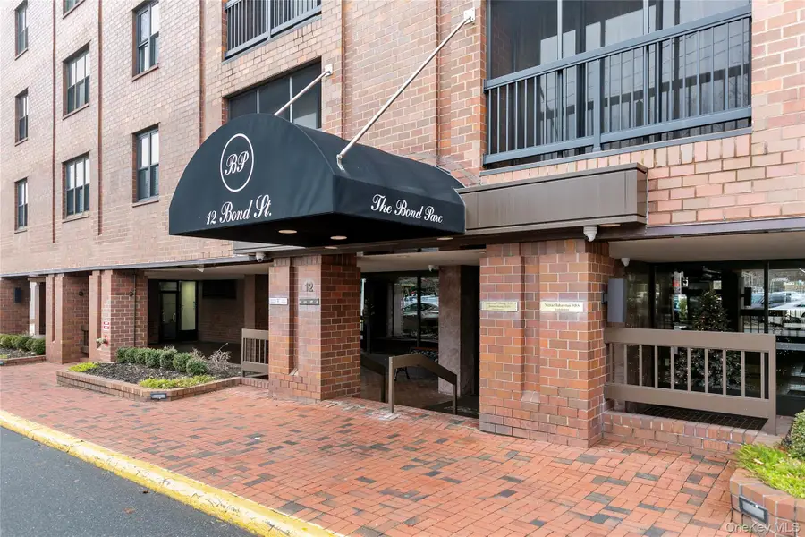 12 Bond Street #4C, Great Neck, NY 11021 - Image #3