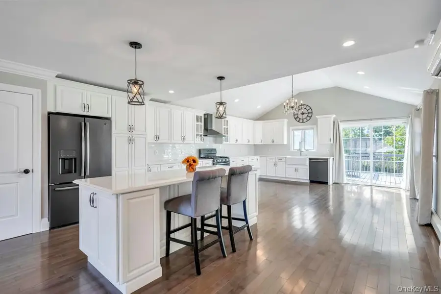 2566 Hyacinth Street, Westbury, NY 11590 - Image #3