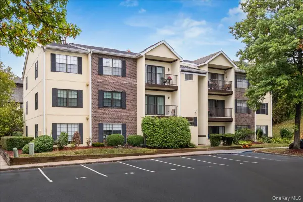 8 Huntington Circle, Peekskill, NY 10566