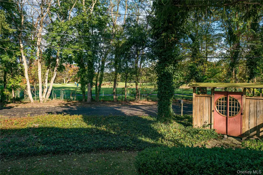 424 Evergreen Avenue, Hauppauge, NY 11788 - Image #3