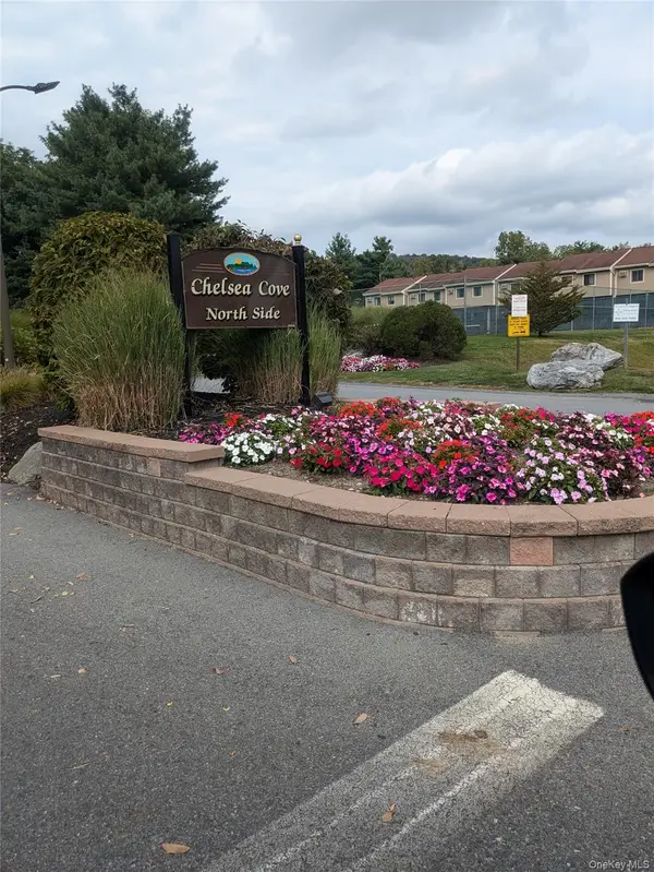 6905 Chelsea Cove N, Hopewell Junction, NY 12533