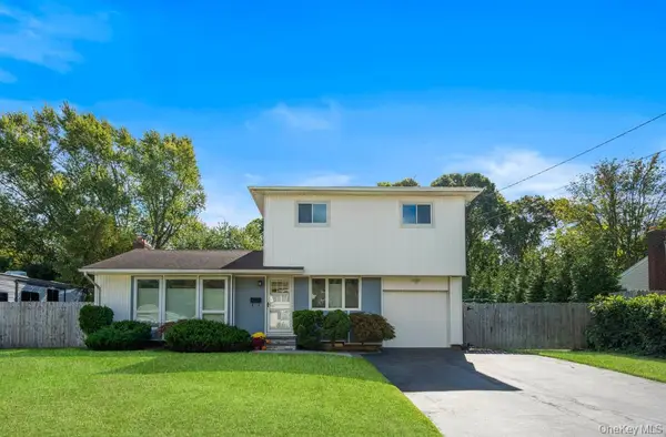 10 Riverdale Avenue, Oakdale, NY 11769