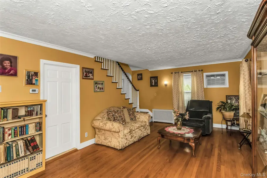 830 Davis Avenue, Uniondale, NY 11553 - Image #2