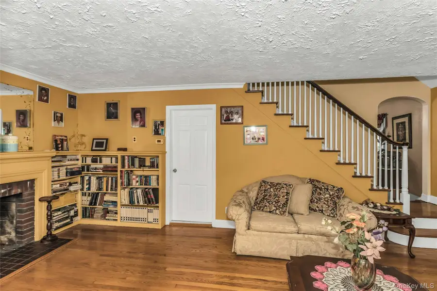 830 Davis Avenue, Uniondale, NY 11553 - Image #3