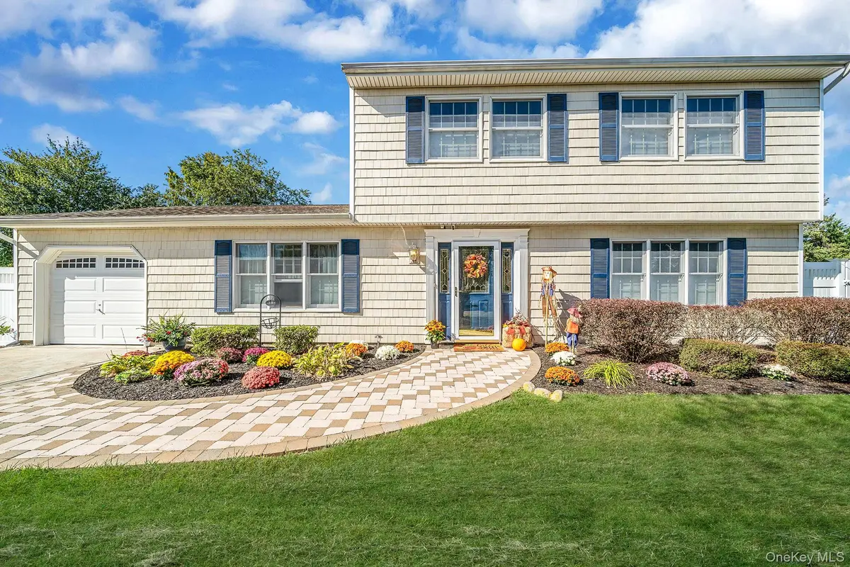 10 Munson Street, Medford, NY 11763 - Image #1