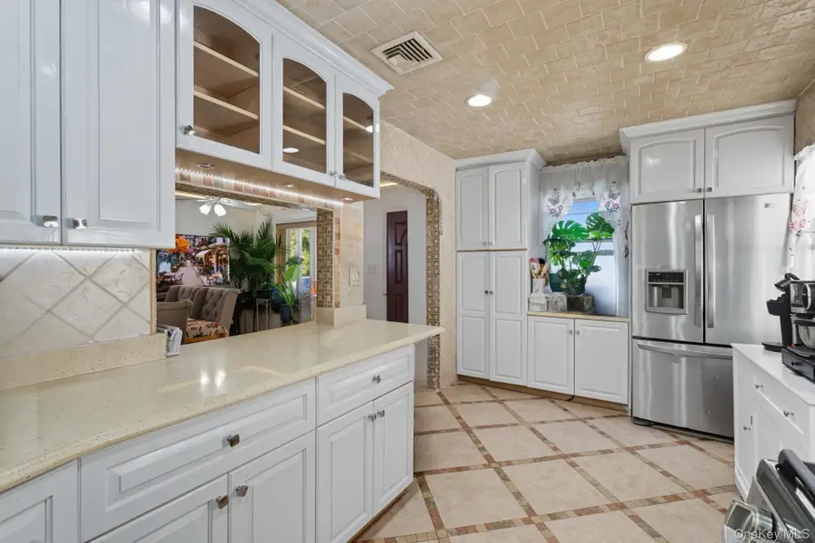 104 N 7th Street, New Hyde Park, NY 11040 - Image #3