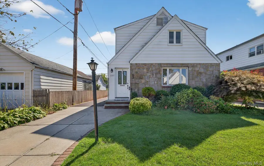 227 Brown Street, Mineola, NY 11501 - Image #2