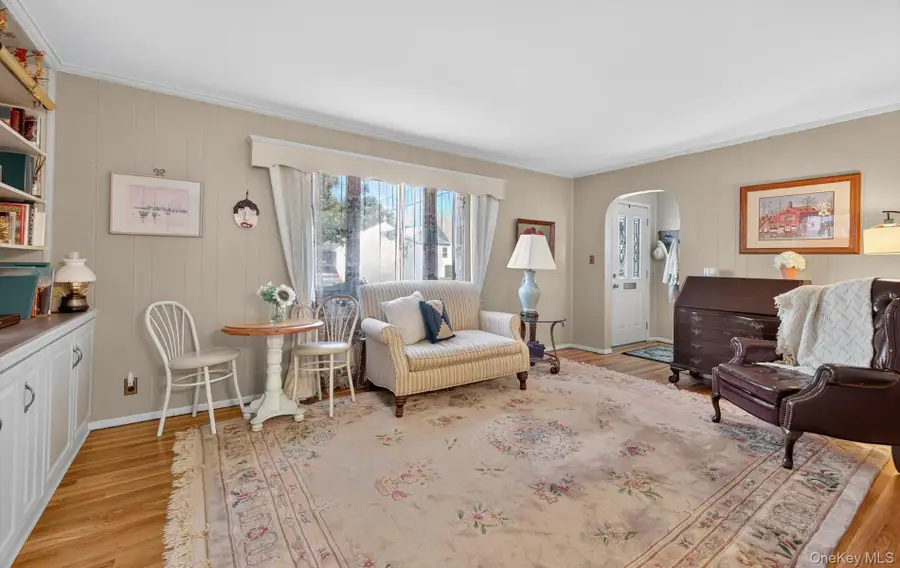 227 Brown Street, Mineola, NY 11501 - Image #3