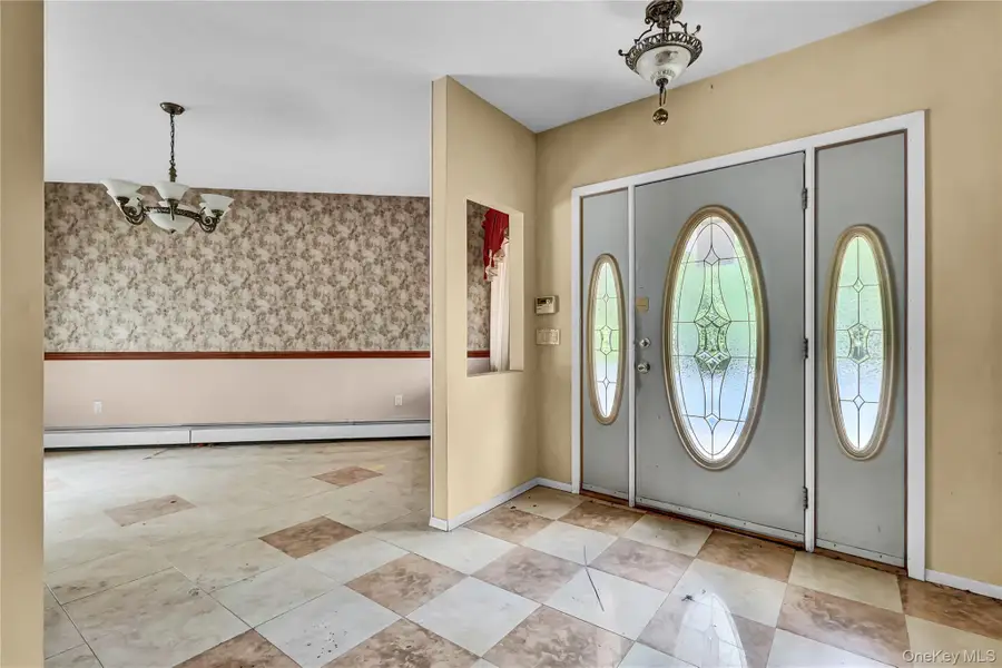 1 Oakleaf Court, Huntington, NY 11743 - Image #2