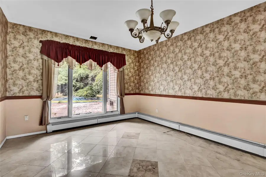 1 Oakleaf Court, Huntington, NY 11743 - Image #3