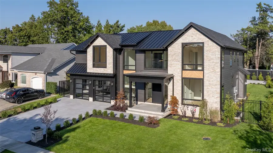 487 Davie Street, Westbury, NY 11590 - Image #2