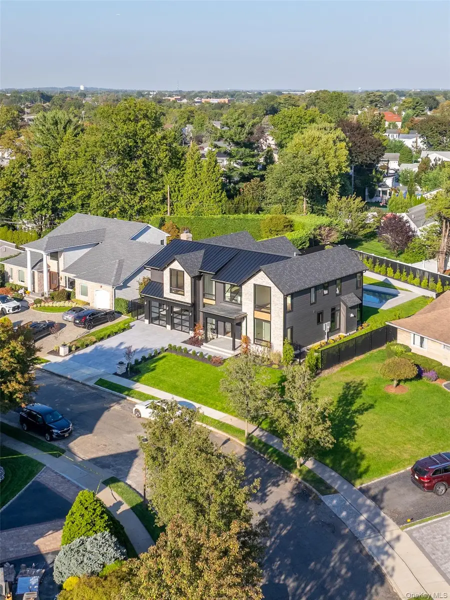 487 Davie Street, Westbury, NY 11590 - Image #3