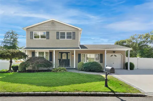 122 Dougherty Avenue, Holbrook, NY 11741