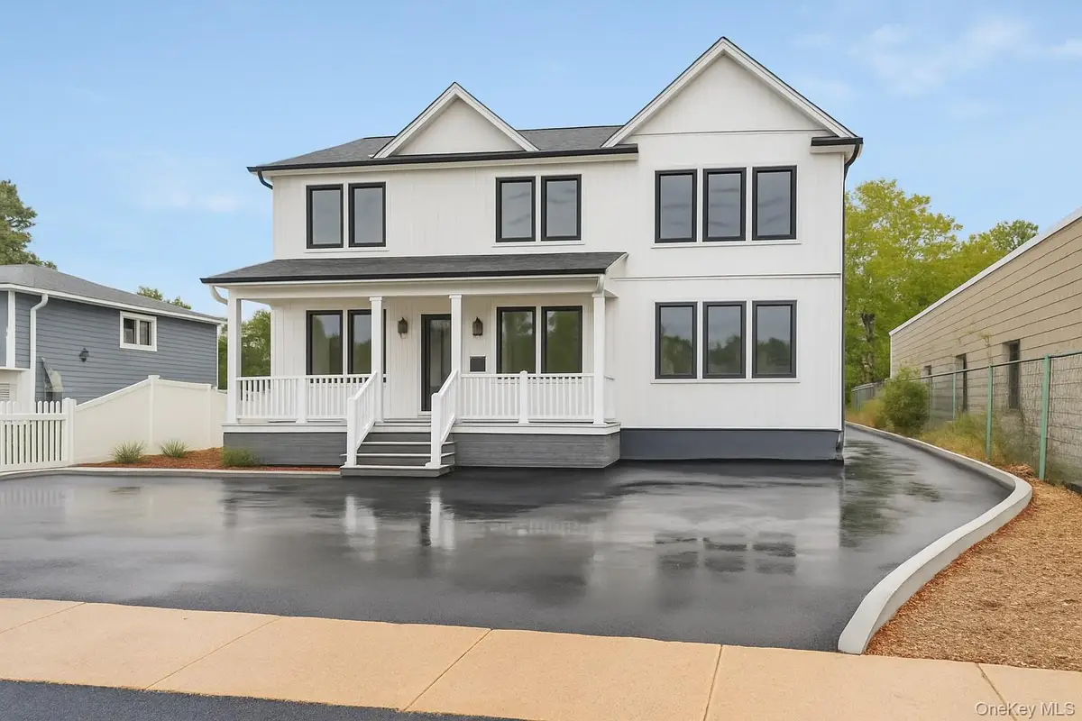 437 Sunrise Highway, West Babylon, NY 11704 - Image #1