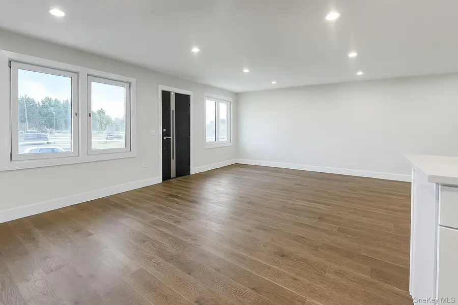 437 Sunrise Highway, West Babylon, NY 11704 - Image #3