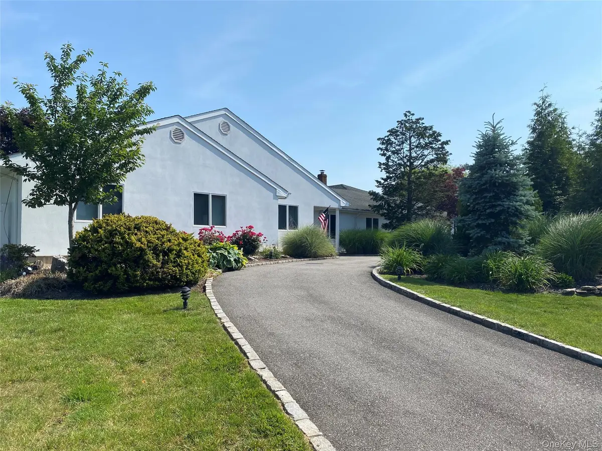 6 Twilight Court, Melville, NY 11747 - Image #1