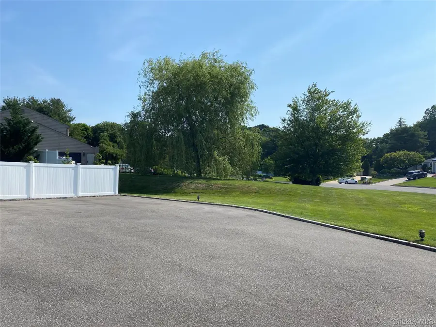 6 Twilight Court, Melville, NY 11747 - Image #3