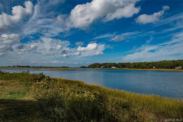 25 Violet Road, Kings Park, NY 11754