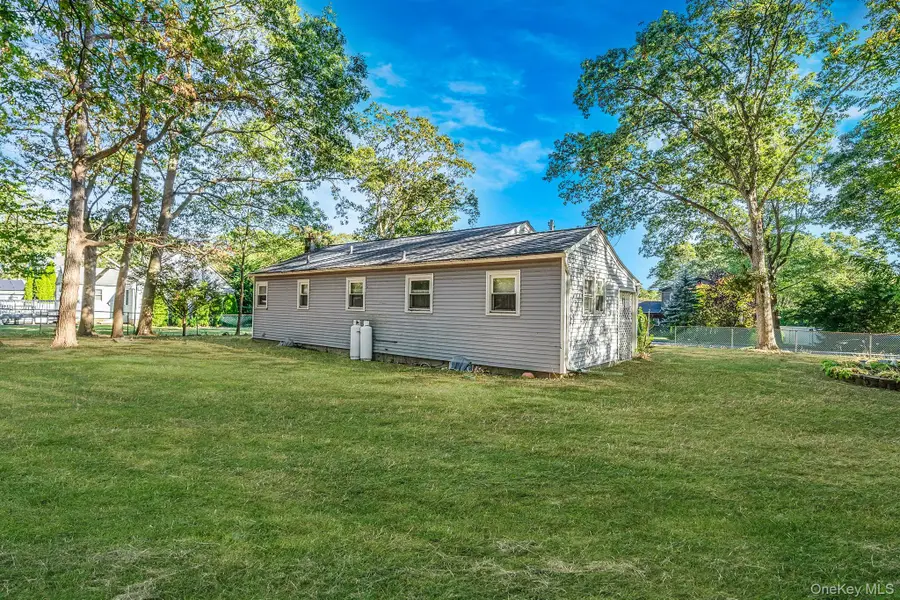 529 Elder Lane, Ronkonkoma, NY 11779 - Image #3