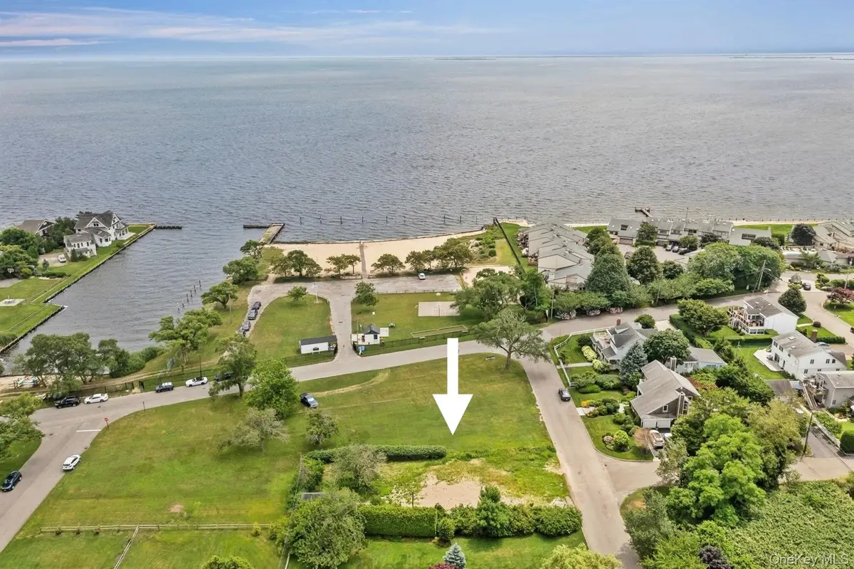 20 Bayway Avenue, Brightwaters, NY 11718 - Image #1