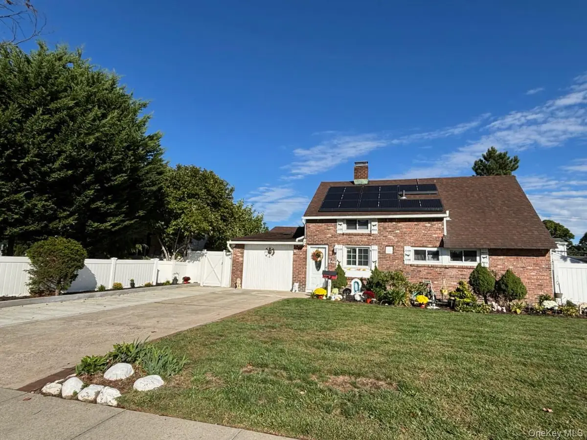 25 Arcadia Lane, Hicksville, NY 11801 - Image #1