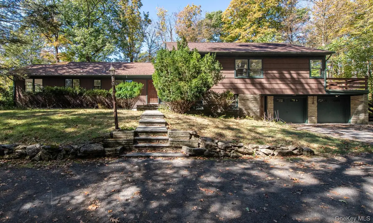 19 Ridgeview Road, Poughkeepsie, NY 12603 - Image #1