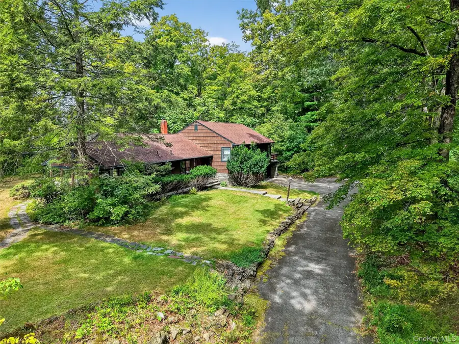 19 Ridgeview Road, Poughkeepsie, NY 12603 - Image #2