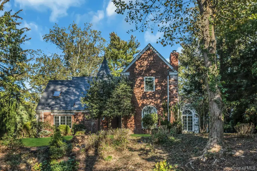 10 Soundview Crest, Manhasset, NY 11030 - Image #2