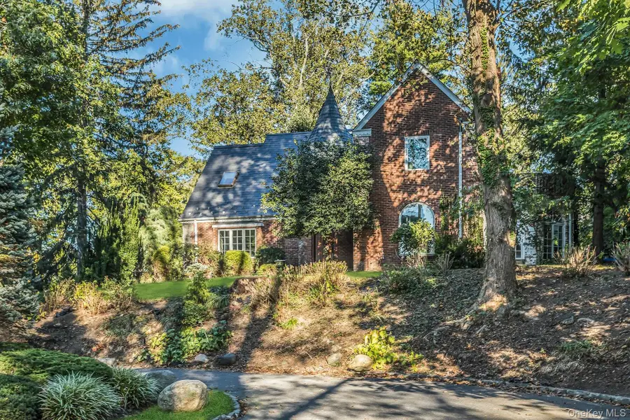 10 Soundview Crest, Manhasset, NY 11030 - Image #3