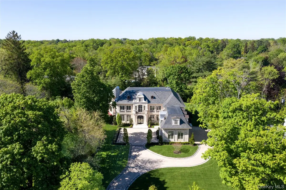 6 Foxwood Road, Great Neck, NY 11024 - #1