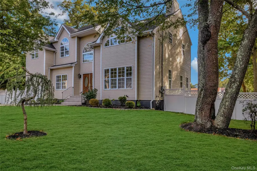 60 Delamere Street, Huntington, NY 11743 - Image #2