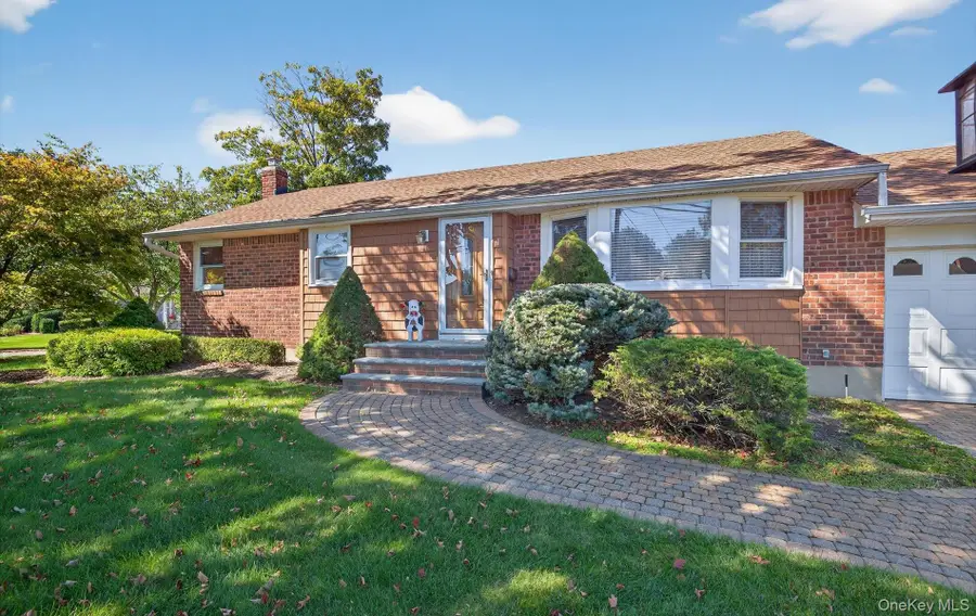 1 Marlowe Place, Greenlawn, NY 11740 - Image #2