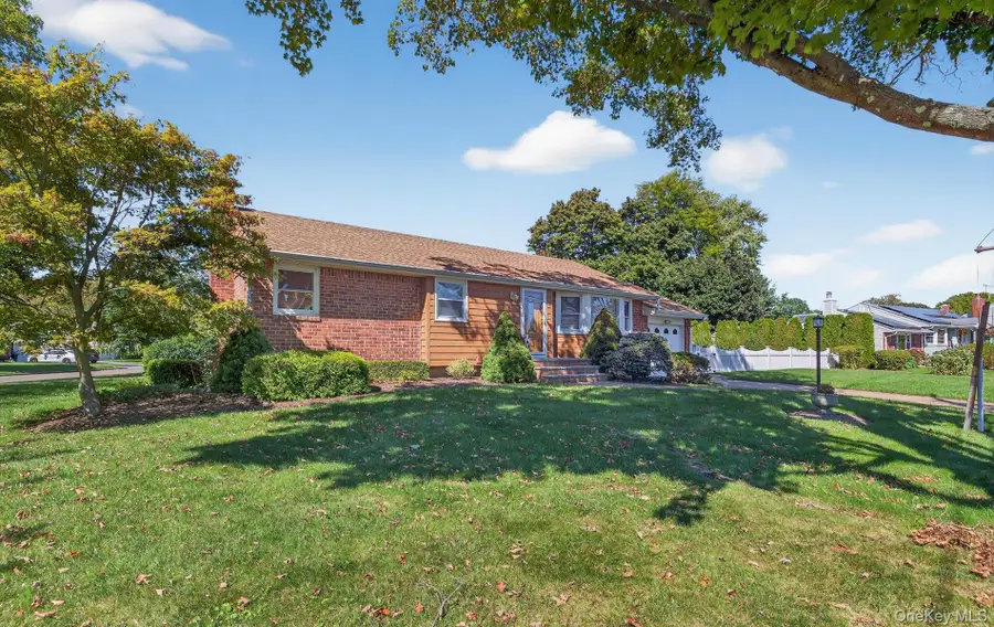 1 Marlowe Place, Greenlawn, NY 11740 - Image #3