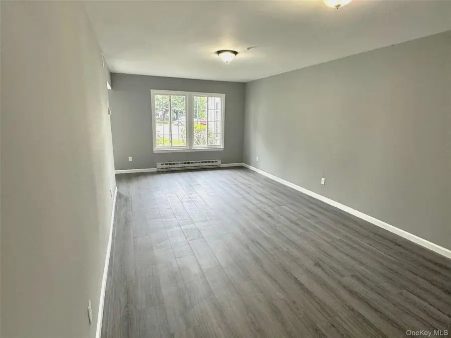 8 Lexington Court, Coram, NY 11727 - Image #3