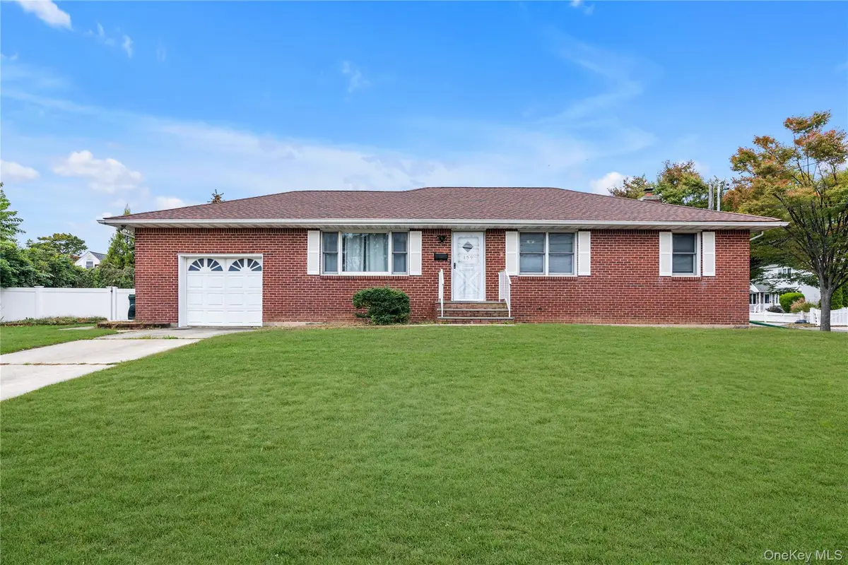 459 Albany Avenue, Lindenhurst, NY 11757 - Image #1