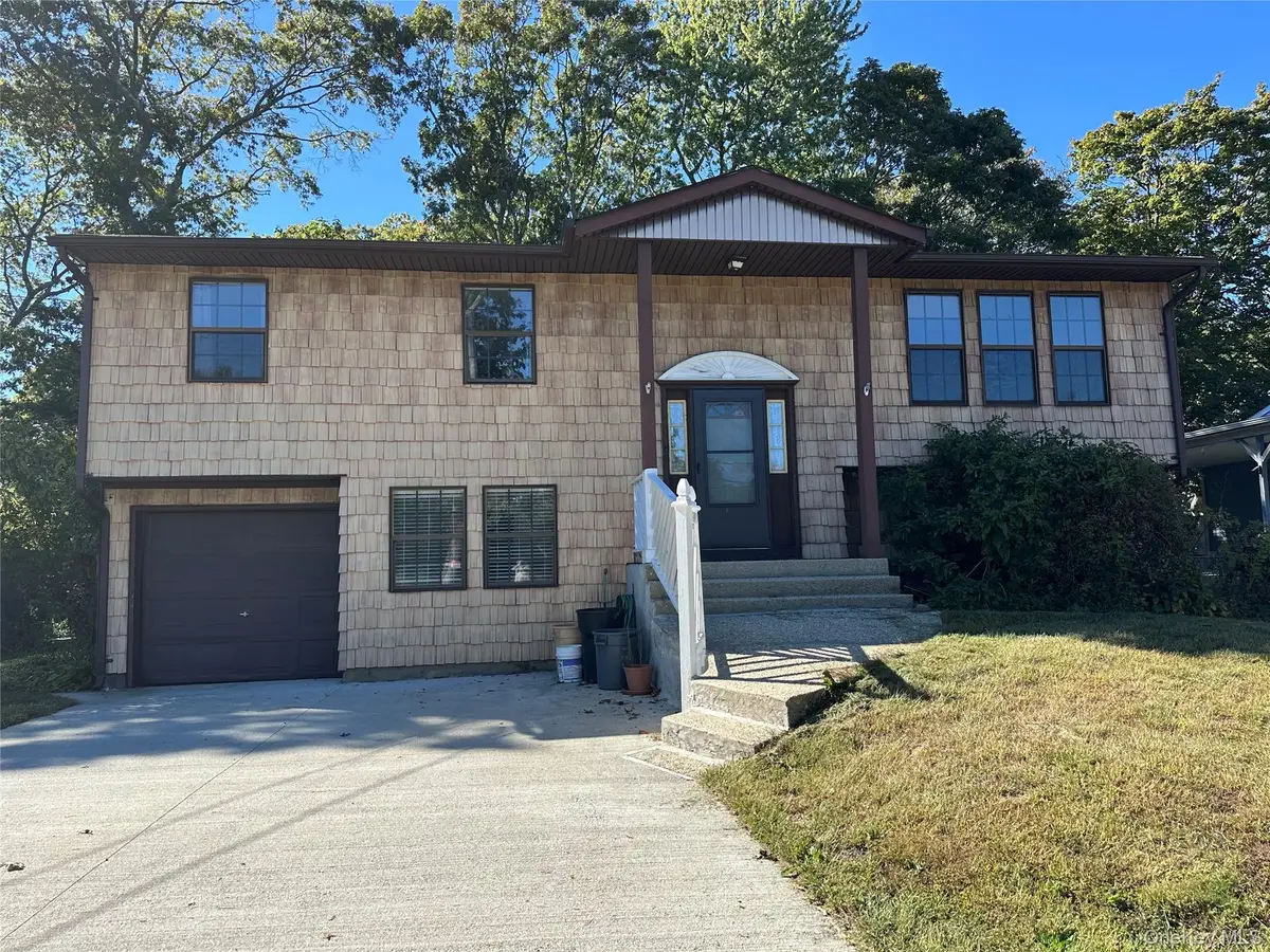 676 Bohemia Parkway, Sayville, NY 11782 - Image #1