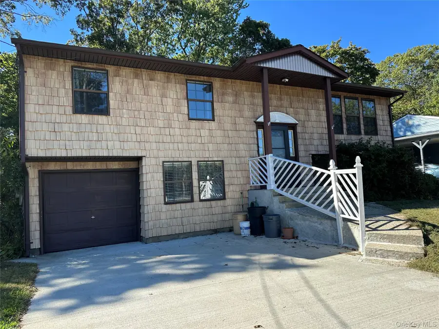 676 Bohemia Parkway, Sayville, NY 11782 - Image #2