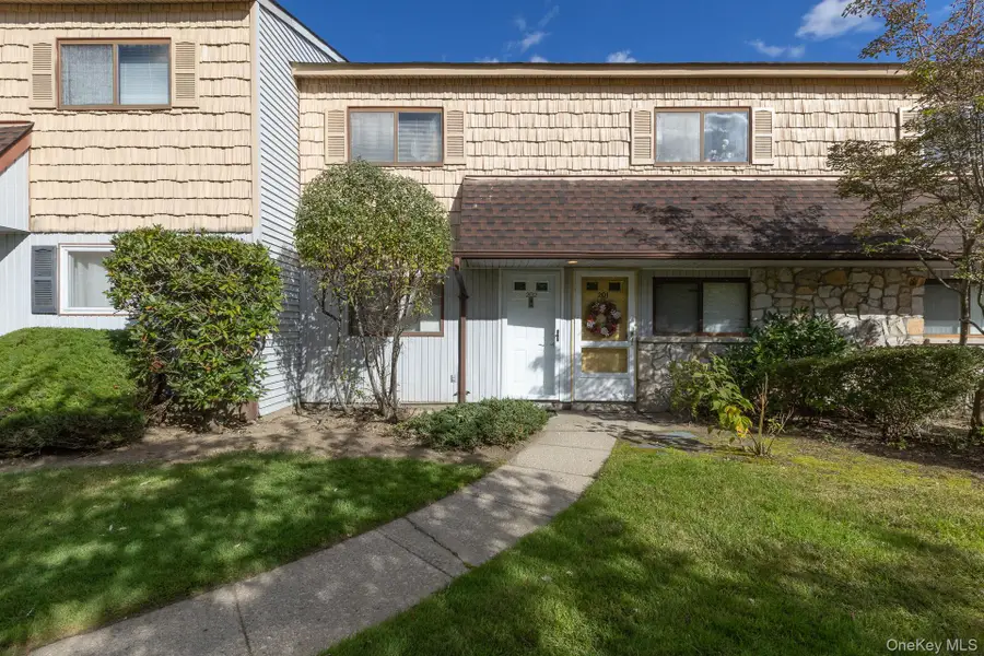 202 Pointe Circle North #202, Coram, NY 11727 - Image #2