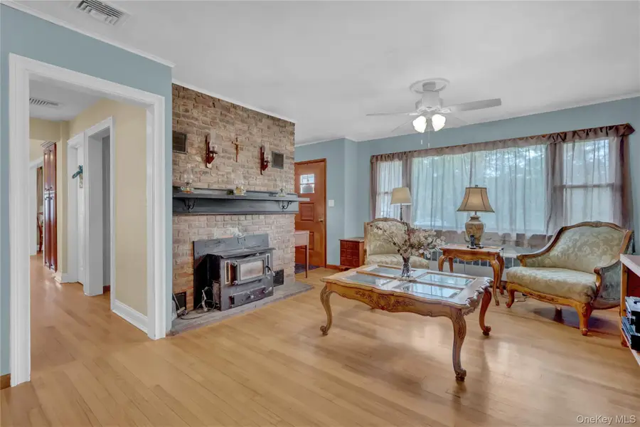 60 South Avenue, Smithtown, NY 11787 - Image #3