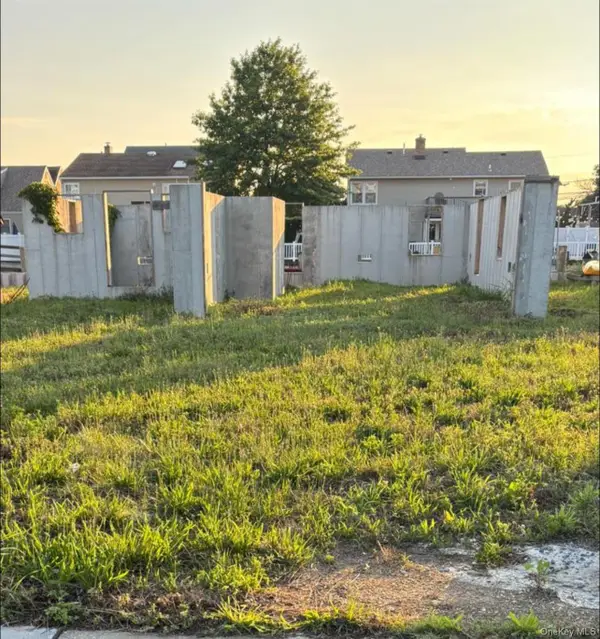 Address Withheld By Seller, Freeport, NY 11520