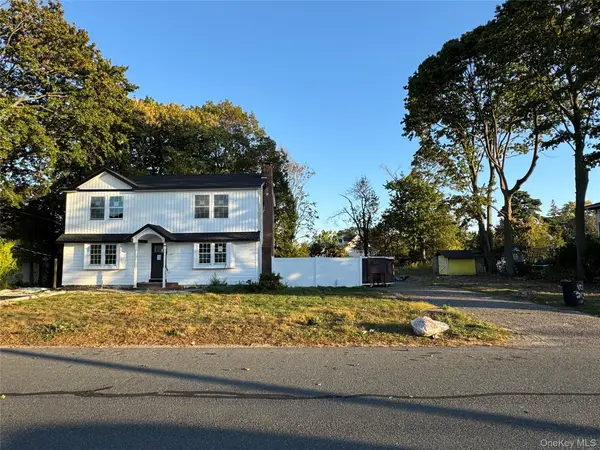 156 Farmers Avenue, Lindenhurst, NY 11757