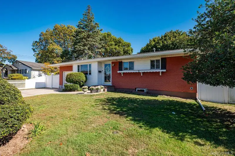 191 E. 2nd Street, Deer Park, NY 11729 - Image #3