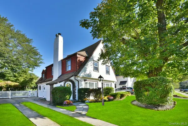 63 Willow Street, Garden City, NY 11530