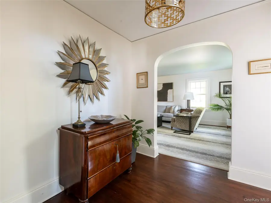 50 Eakins Road, Manhasset, NY 11030 - Image #2