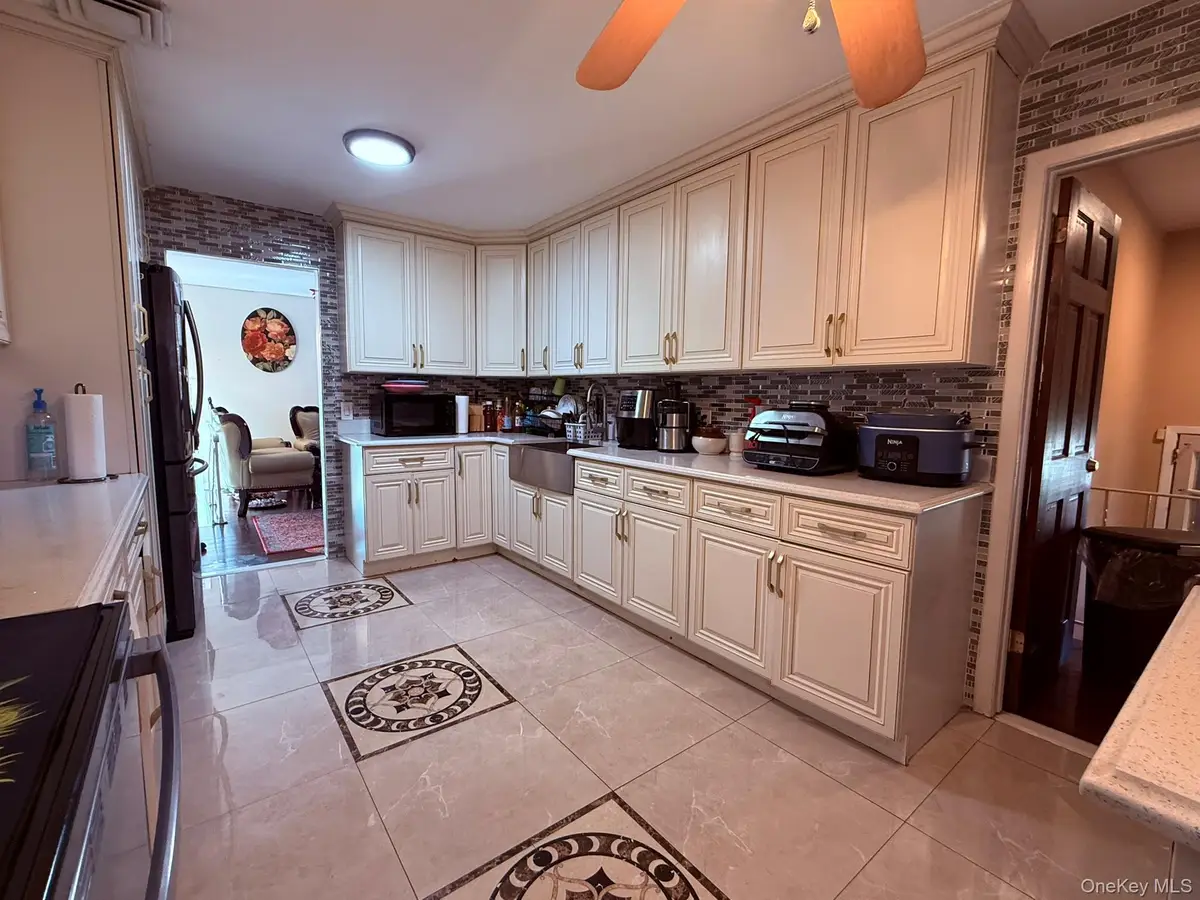 12 Hilton Court, Hicksville, NY 11801 - Image #1