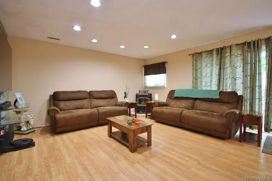 4 Ivy Place, Hartsdale, NY 10530 - Image #2